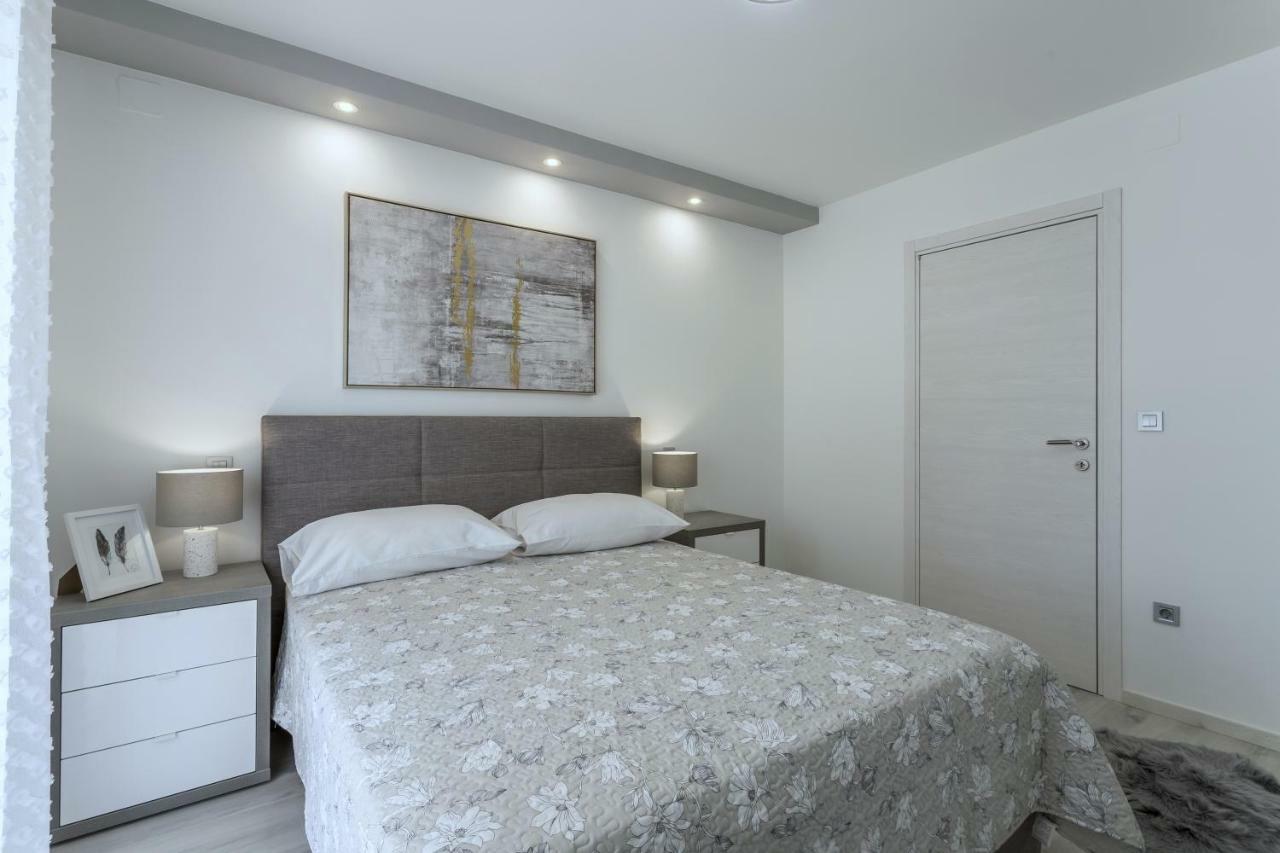 Villa Ema Kastela With Private Heated Pool Exterior foto